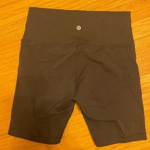 Like new condition, graphite grey lululemon Wunder train shorts